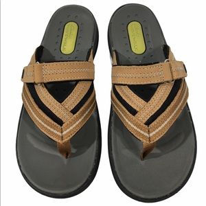 clarks wave coast flip flops